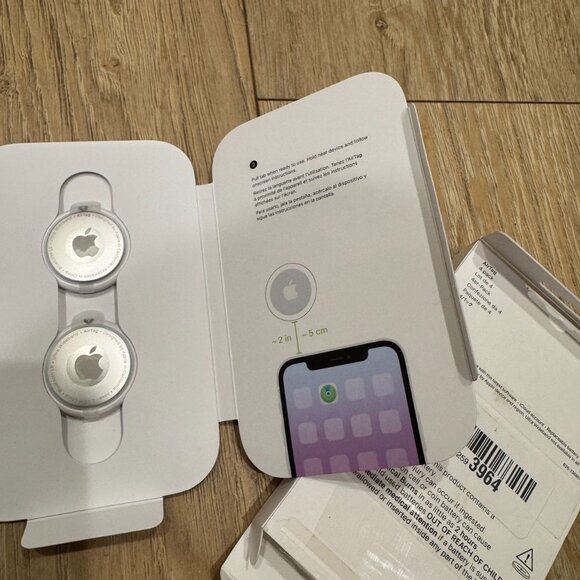 Apple AirTag 4-Pack AirTags Air Tag GPS Location Tracker - Picture 5 of 7